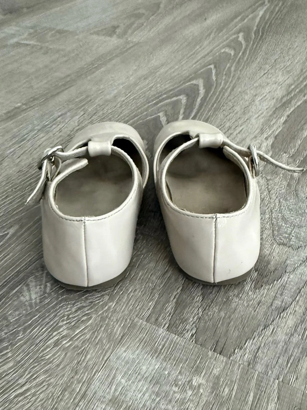 Zara Girls' Patent T-Strap Dress Shoes in Cream